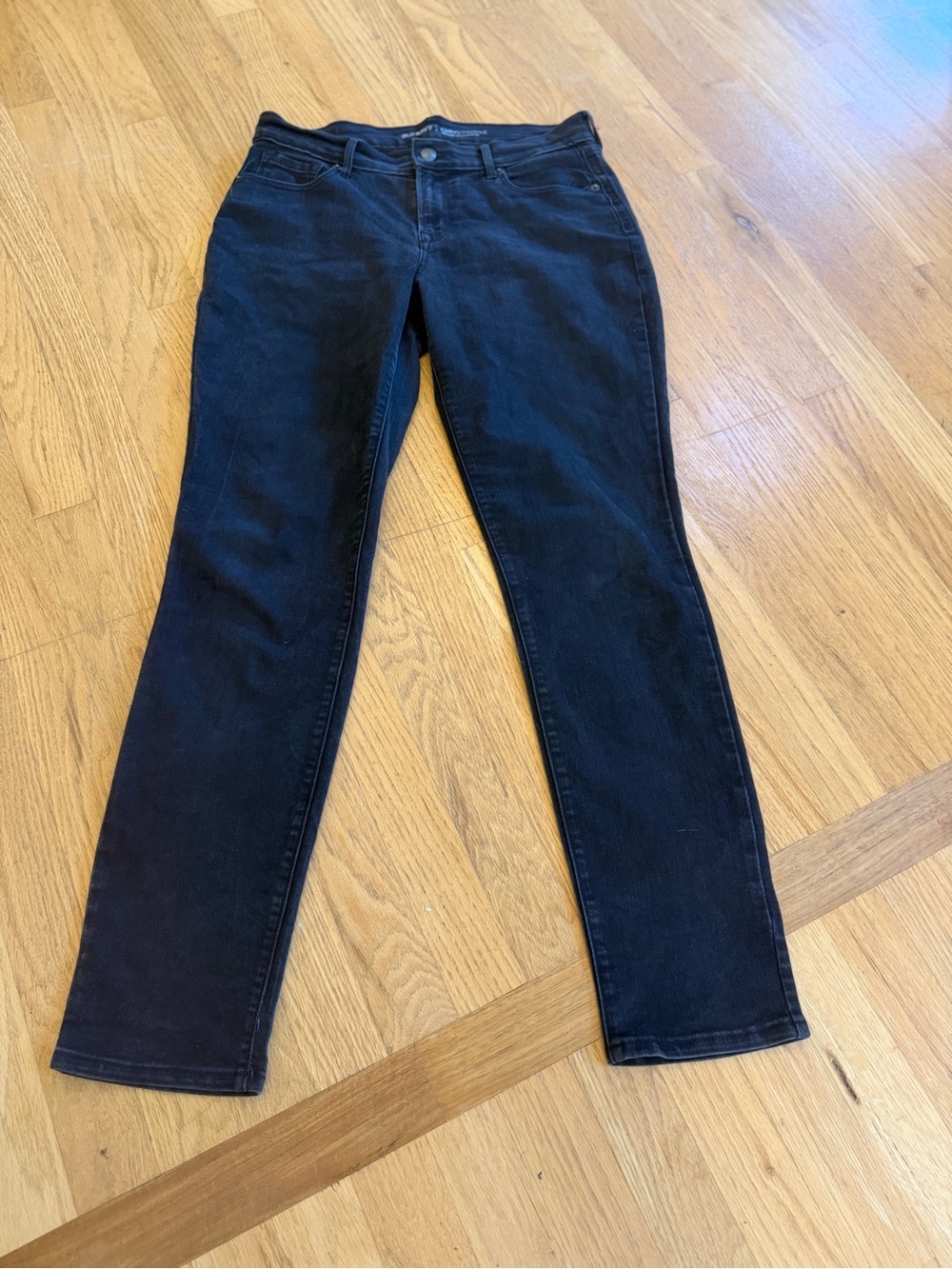 Ladies Size 8 "Old Navy" Black Straight Leg Jeans GUC